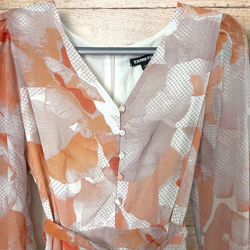 EXPRESS Printed Button‎ Front Tie Waist Midi Dress NWT Size M Peach Floral Print - Picture 8 of 12